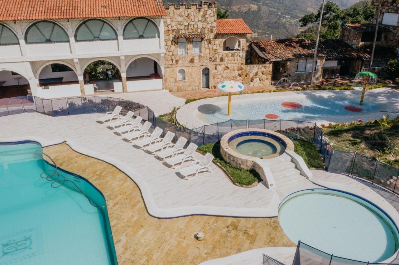 Hotel El Castillo Chinauta Exteriér fotografie