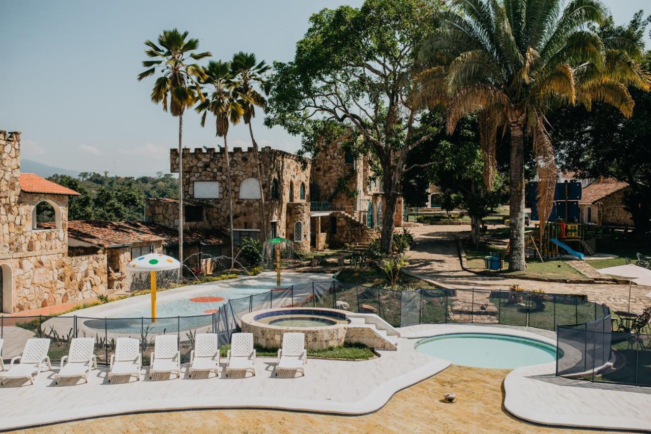 Hotel El Castillo Chinauta Exteriér fotografie