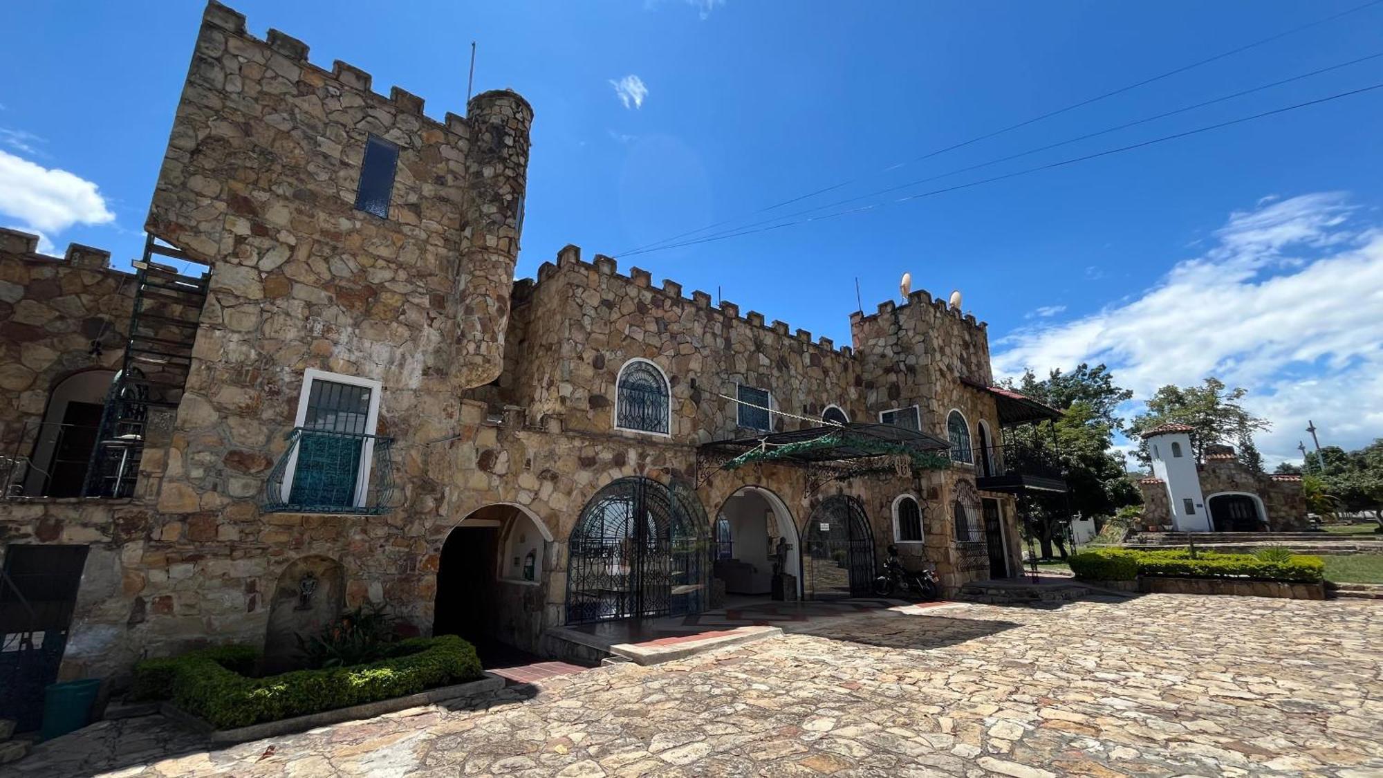 Hotel El Castillo Chinauta Exteriér fotografie